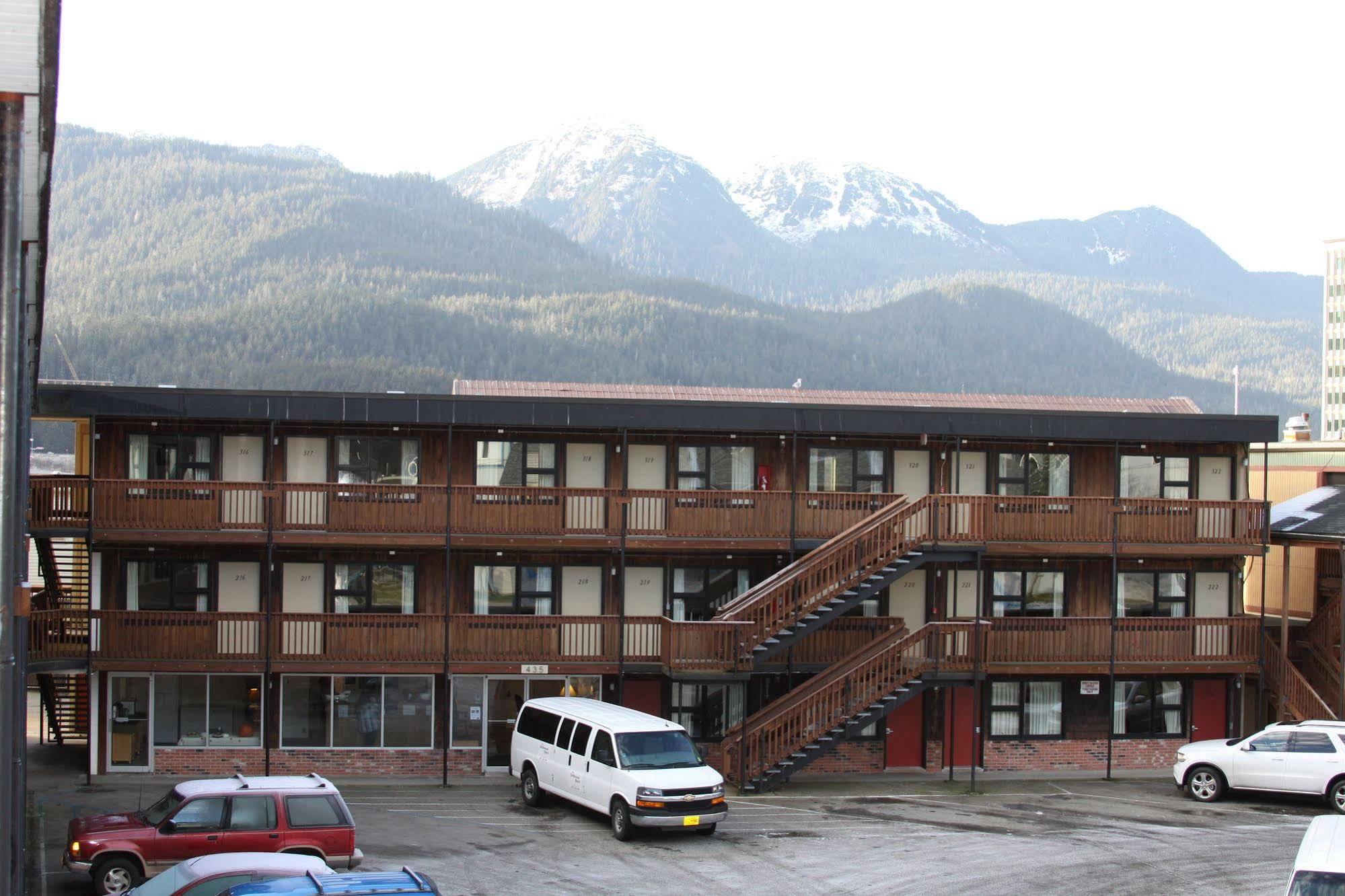 The Driftwood Lodge Juneau Buitenkant foto