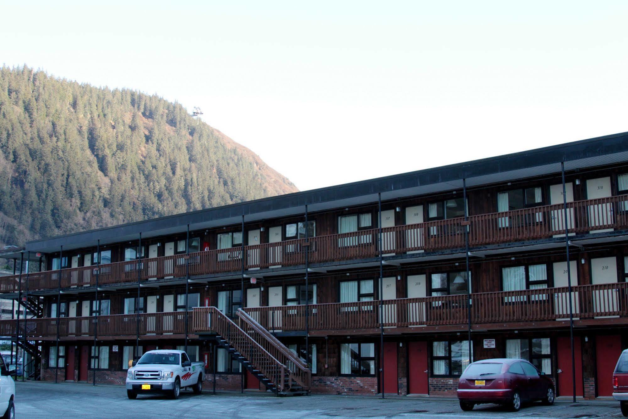 The Driftwood Lodge Juneau Buitenkant foto